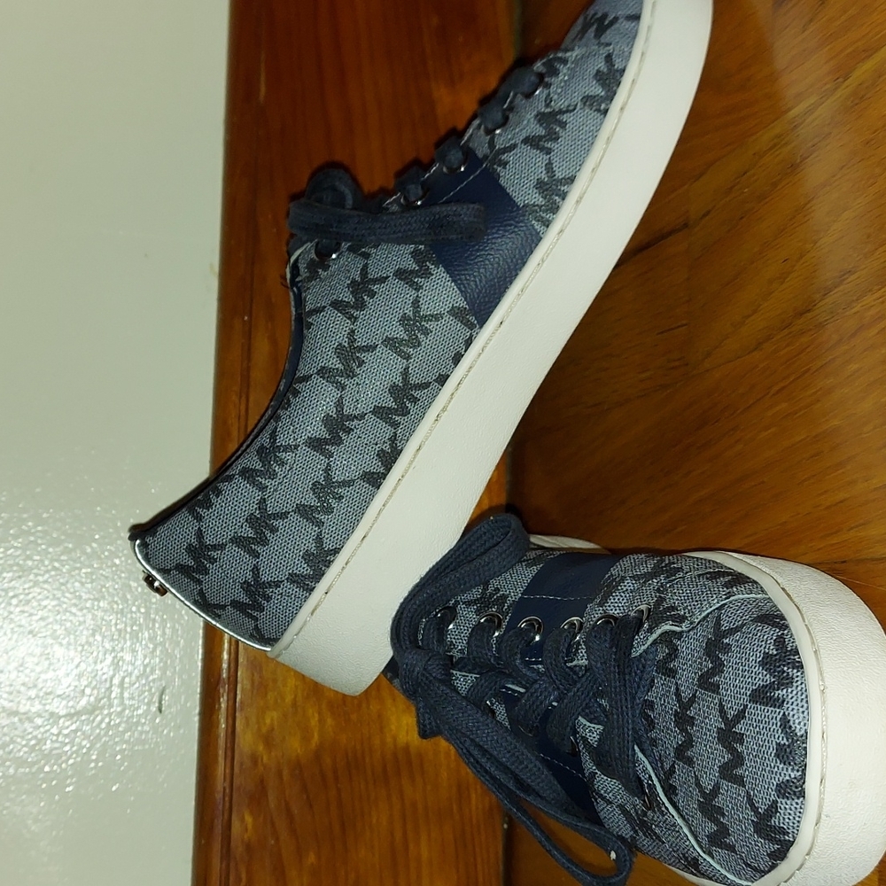 Micheal kors size 7 blue shoes